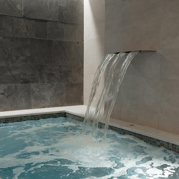 Vasca idromassaggio in una SPA